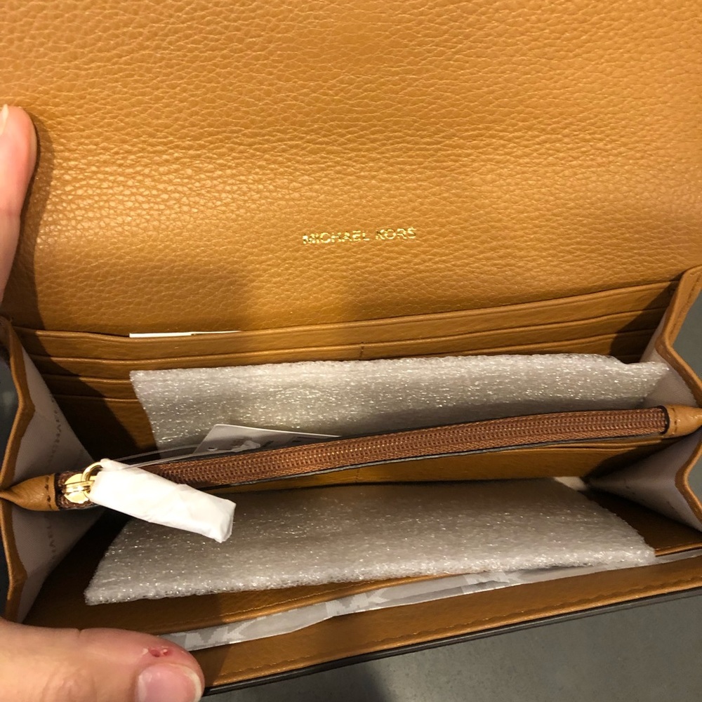 Michael Kors Wallet - Picture 4 of 4